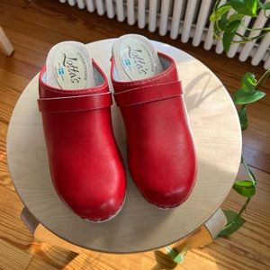 Lotta from Stockholm clogs in rich red size 41